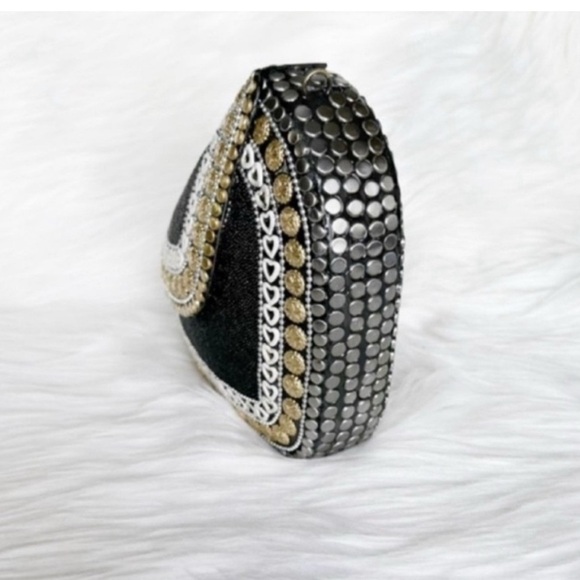 RAMLA Handmade Black /Gold Heart Shaped Clutch/Crossbody Bag - Picture 4 of 6